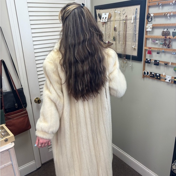 Full Length Mink with Fox Trim - Picture 4 of 9
